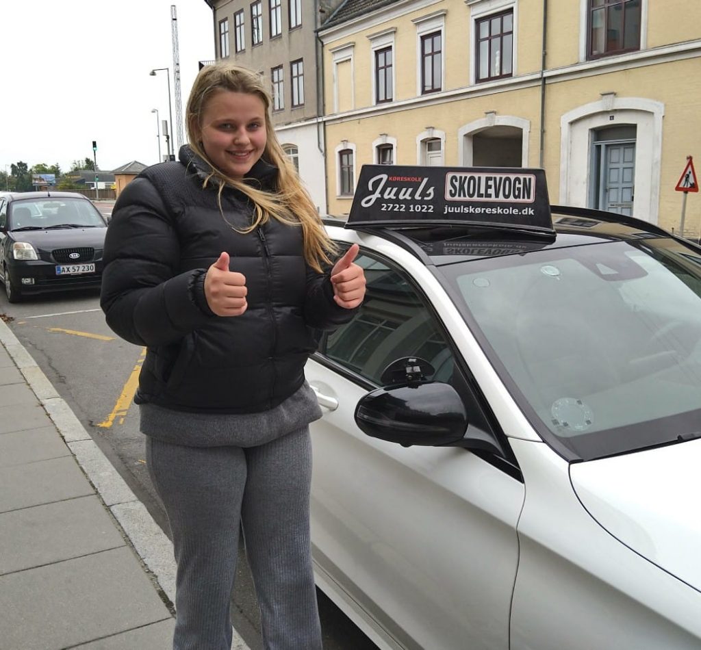 Køreskole i Roskilde sender endnu en selvsikker bilist på vejen