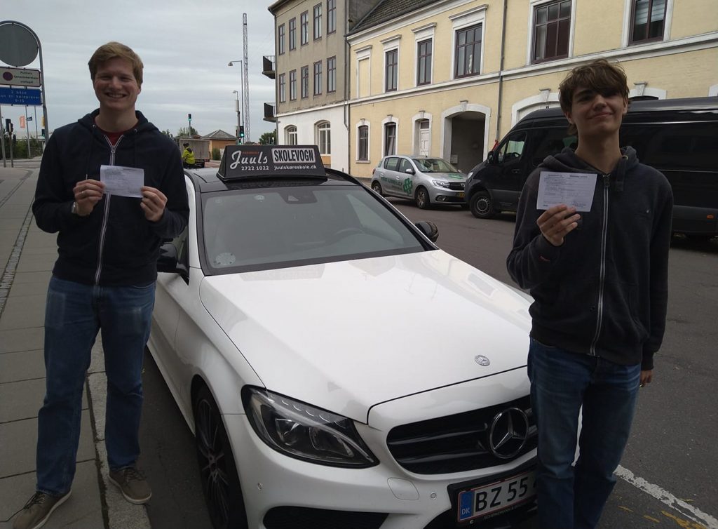Juuls Køreskole i Roskilde hjælper med endnu et par kørekort